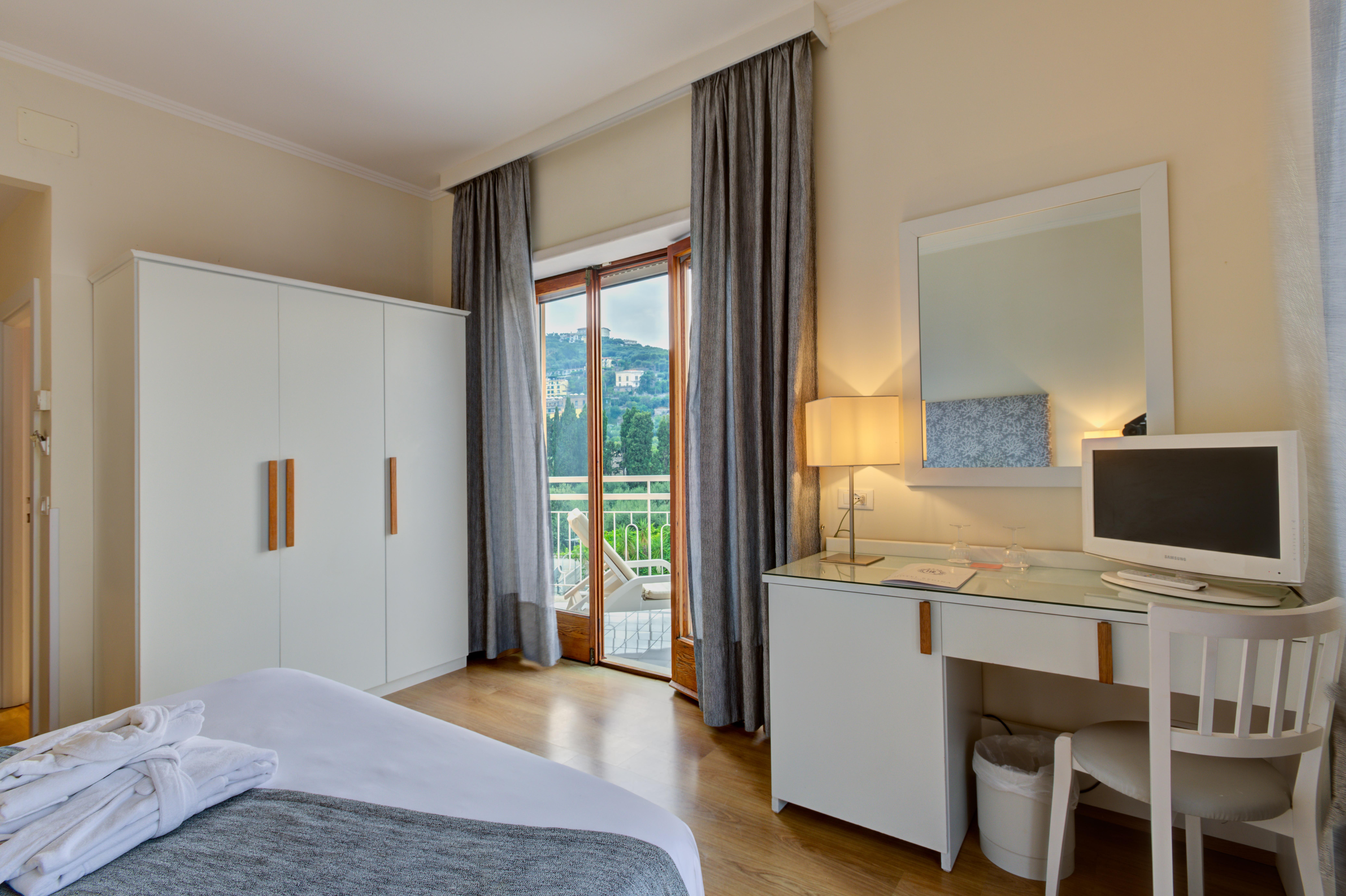 Boutique Hotel Regina Sorrento Bagian luar foto