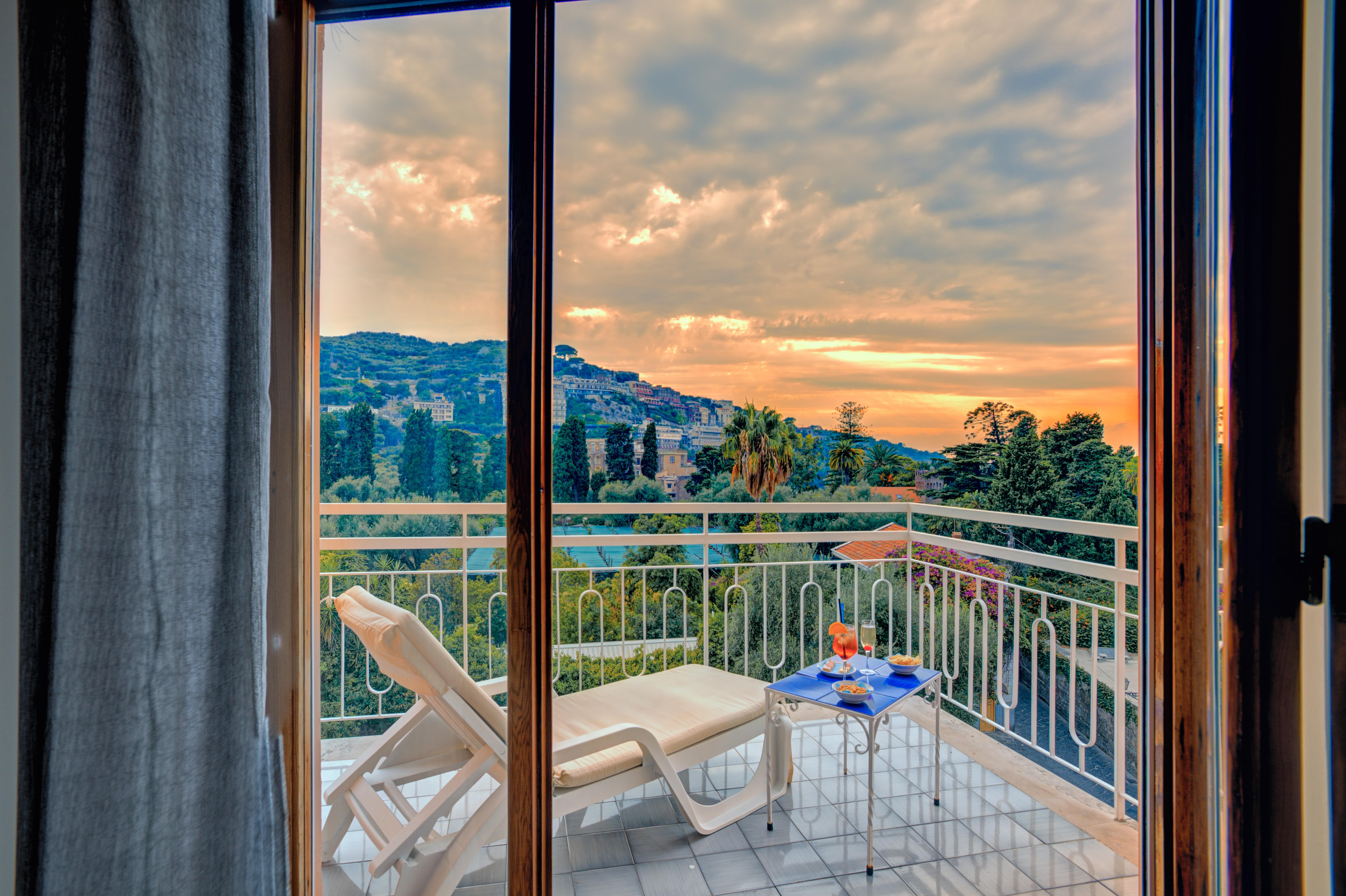 Boutique Hotel Regina Sorrento Bagian luar foto