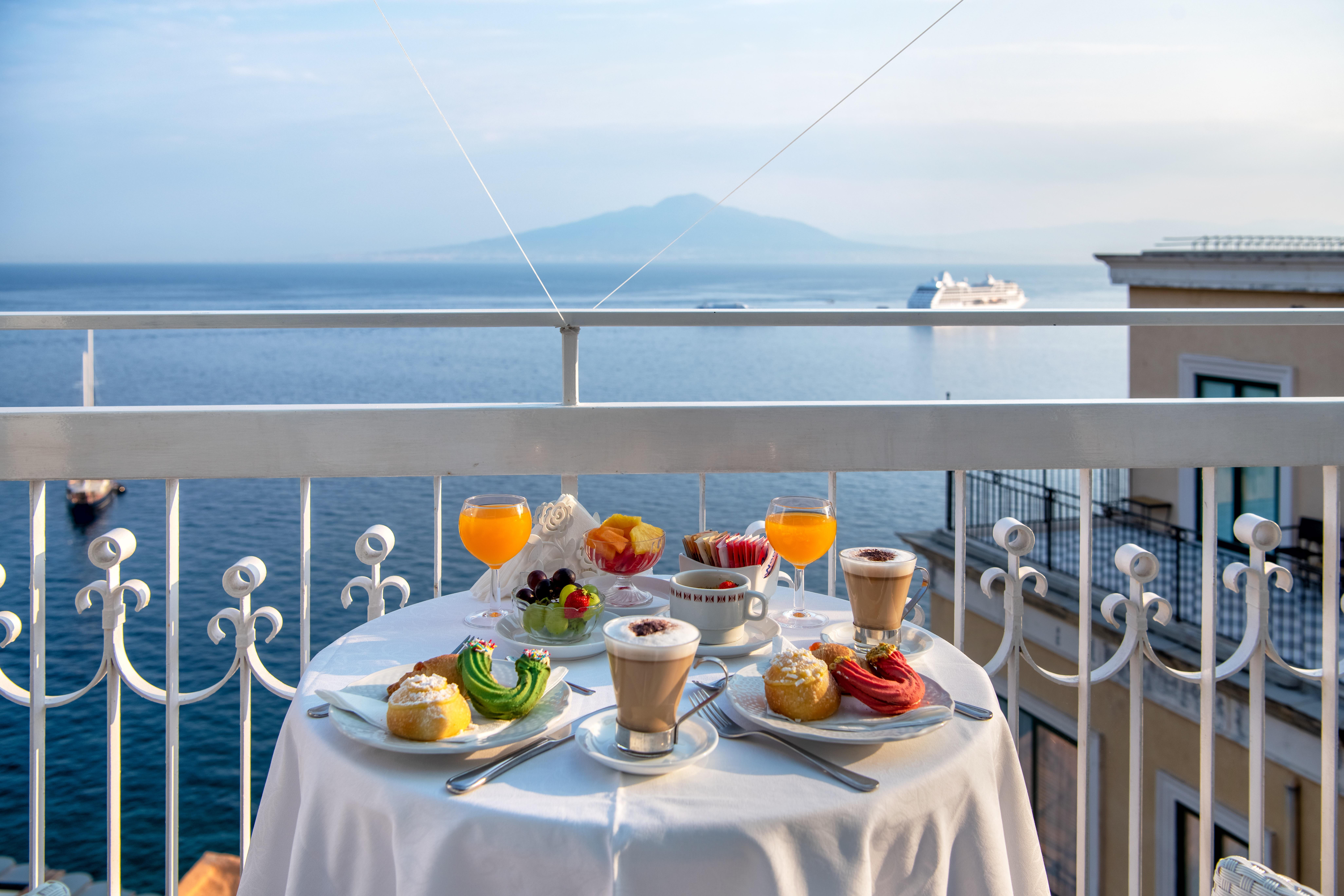 Boutique Hotel Regina Sorrento Bagian luar foto
