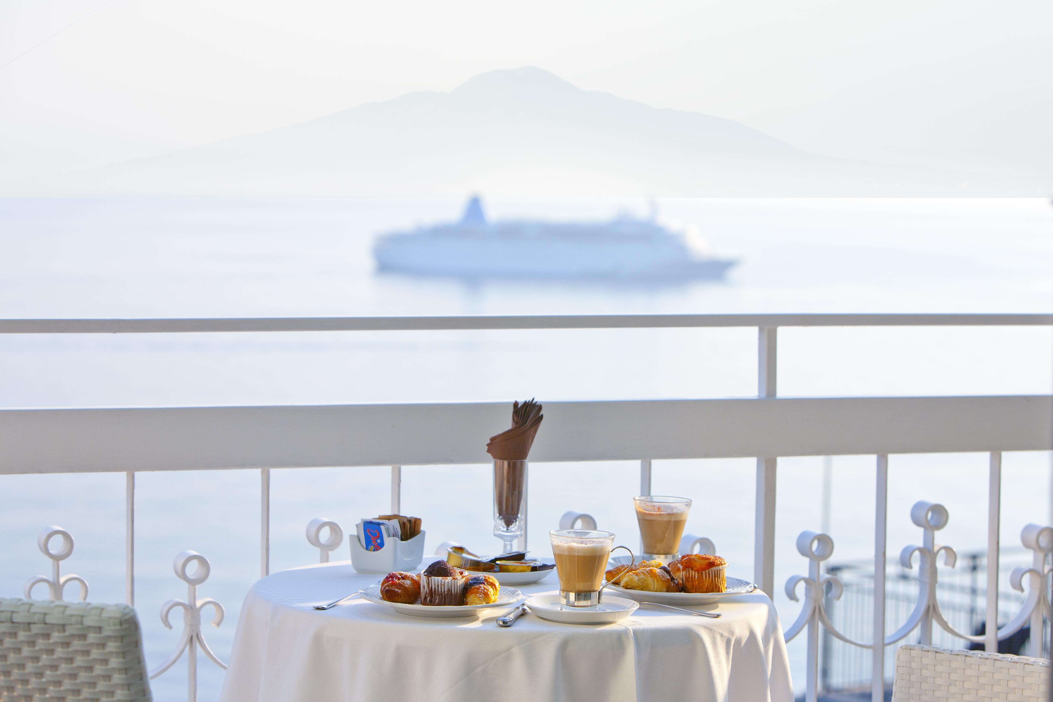 Boutique Hotel Regina Sorrento Bagian luar foto